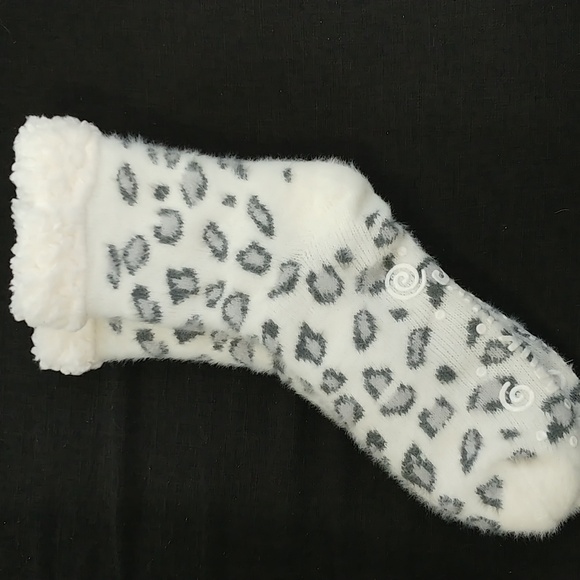 Muk Luks cabin socks - Picture 1 of 3